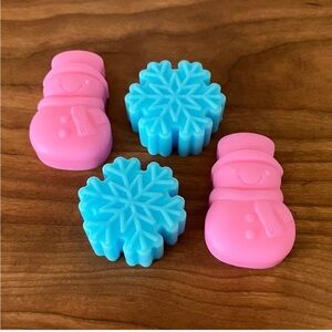 2/$20 Snowflake + Snowmen Goats Milk Mini Soaps Peppermint Scent w/Gift Box NIP